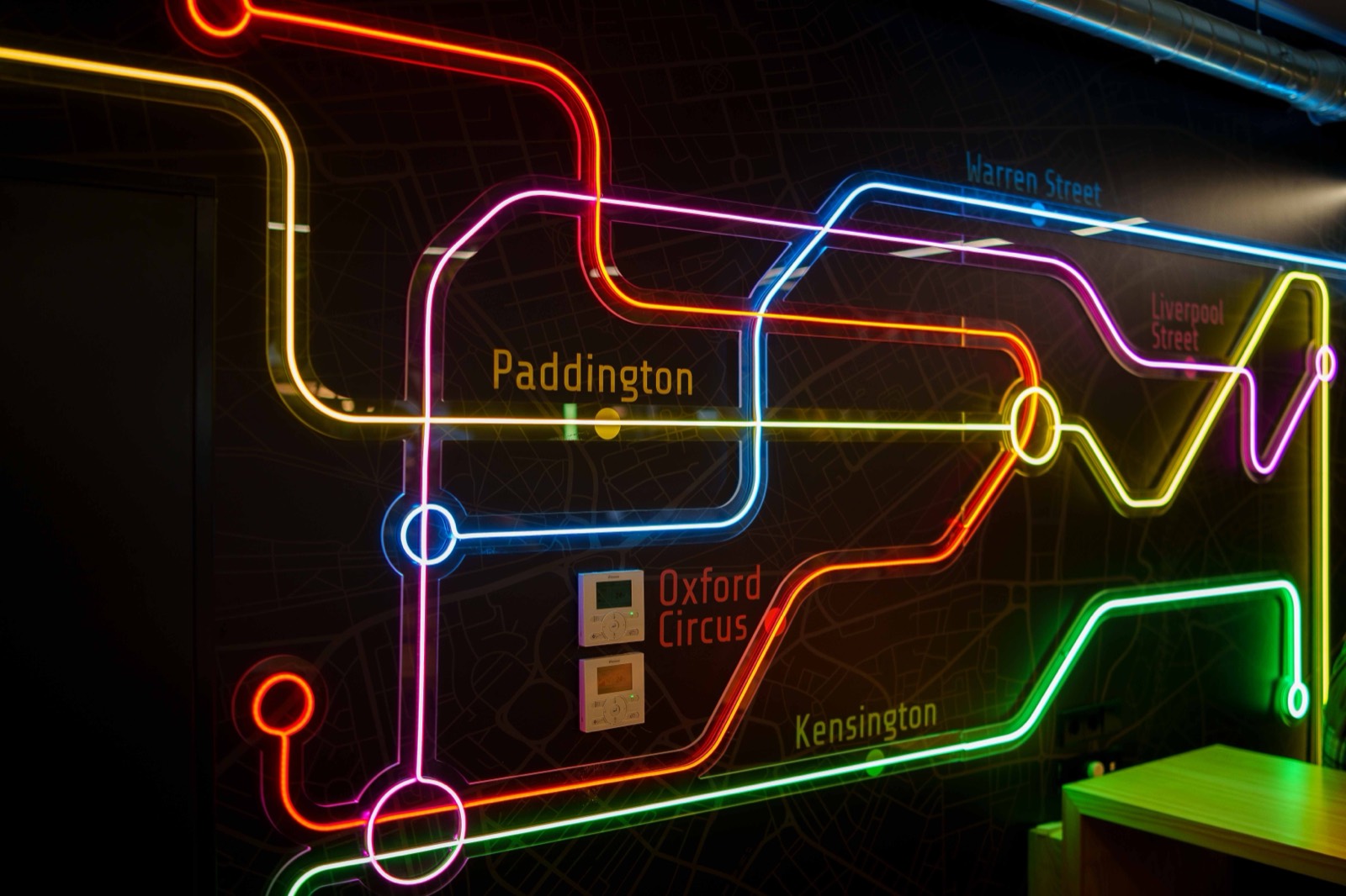 Mapa del metro de Londres en neón