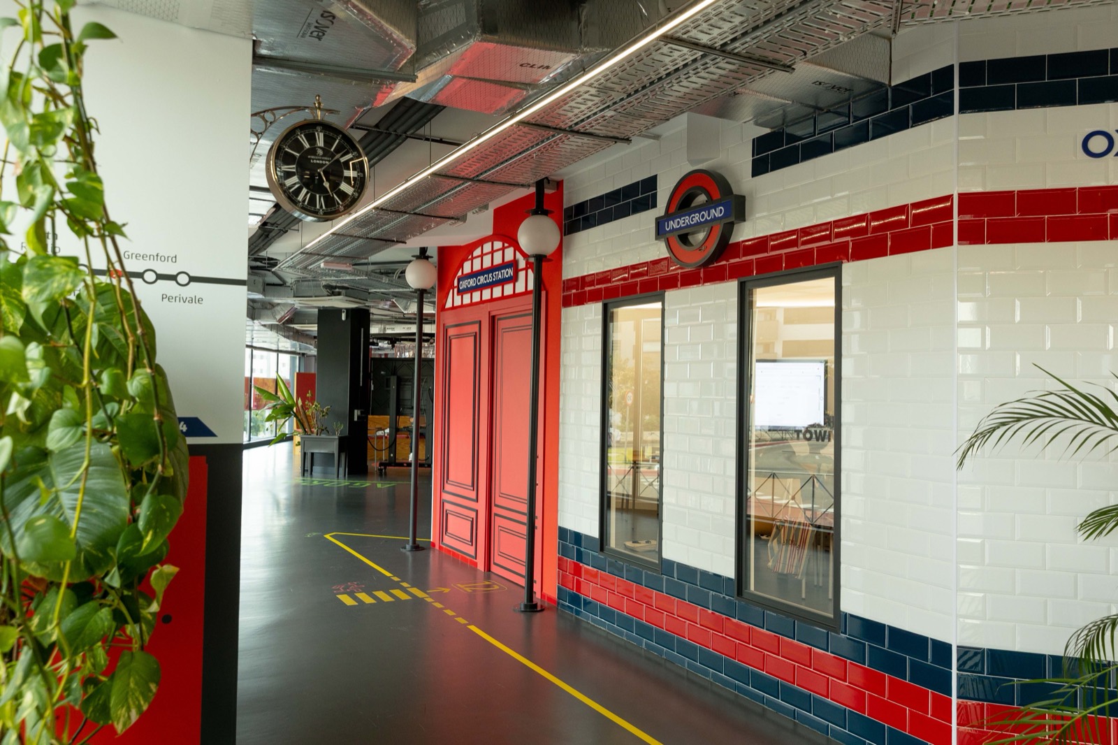 Pasillo temático del metro de Londres en English in Town